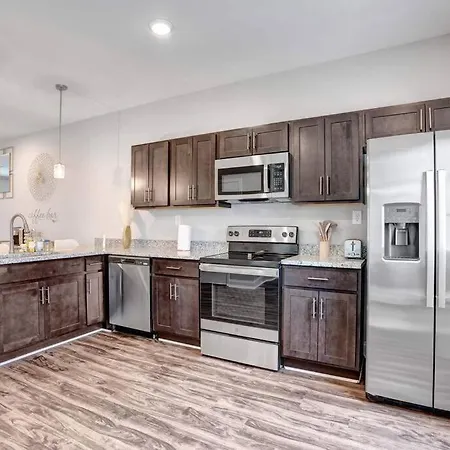 A Taste Of Luxe *Upscale Condo*
